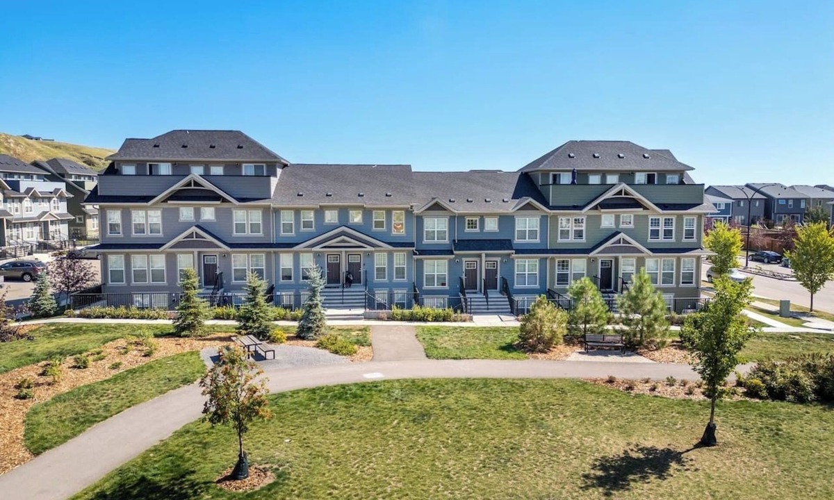 Cranston Apartment | Boho Retreat | Cozy | Pets | Bow River | Cranston