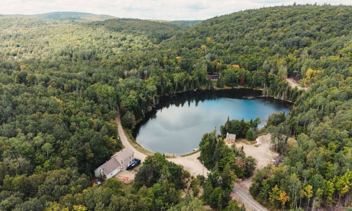Saint-Alexis-des-Monts House | Bord de l`eau, Spa, billard.