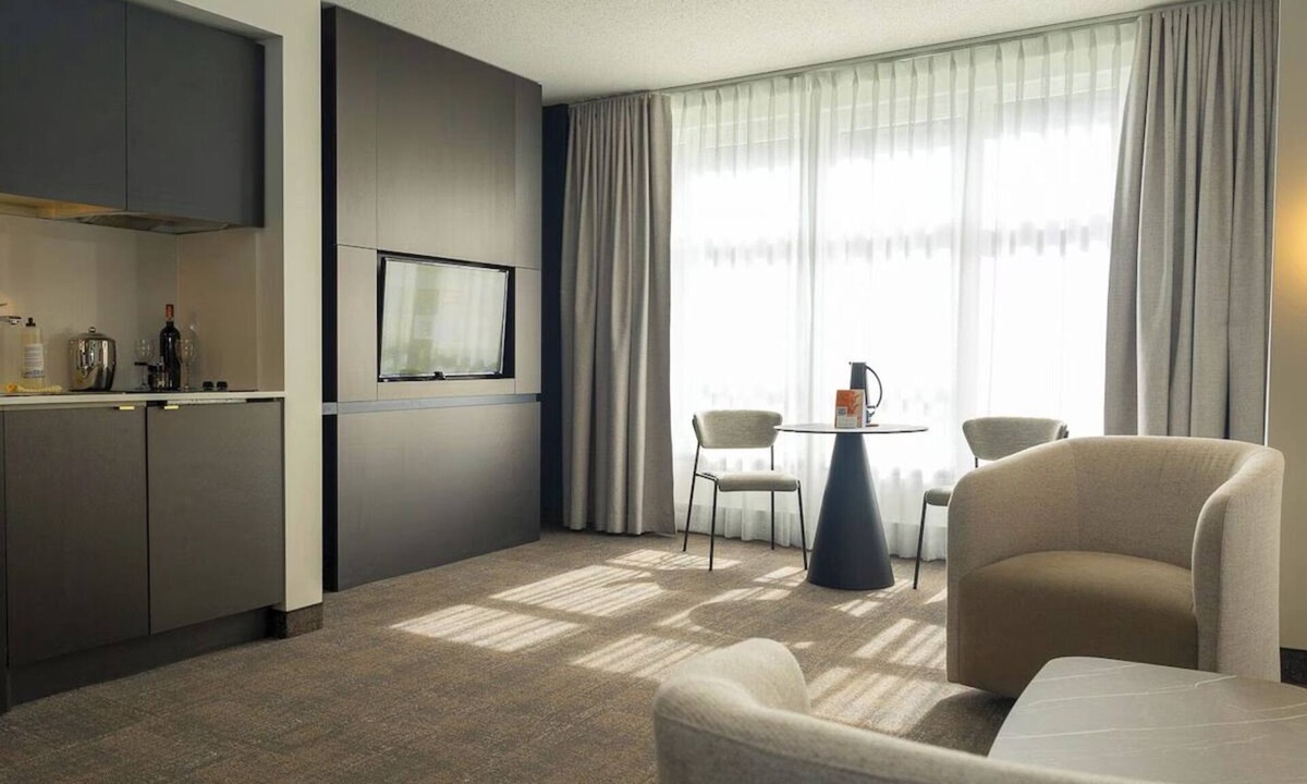 Old Montreal Hotel | Boutique Pet-Friendly Suite in Vibrant Old Montreal Steps From Iconic Landmarks