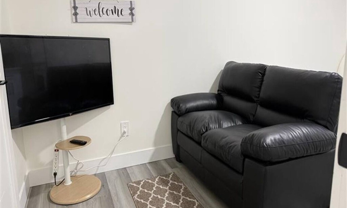 Saskatoon Apartment | Brand‑New Executive Studio - Perfect for Business Trips or Couples Getaway