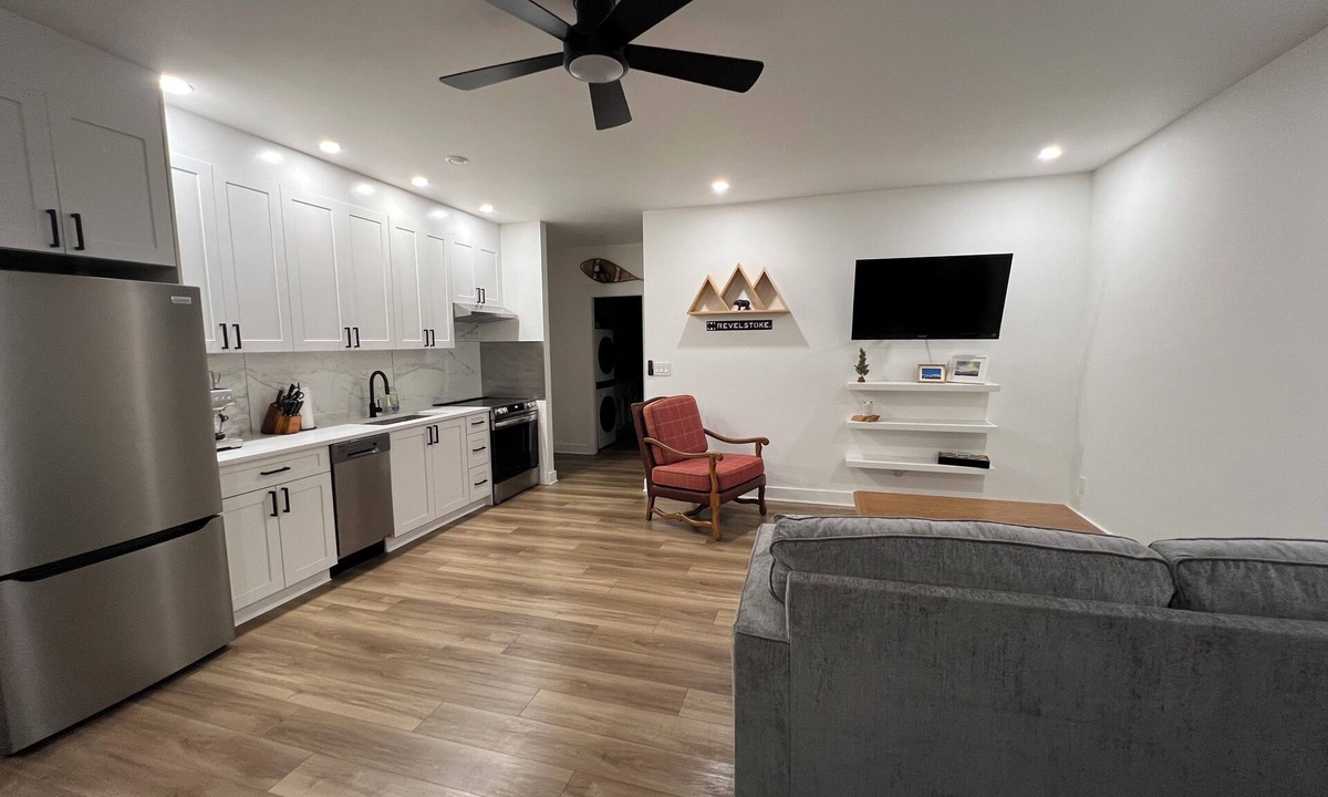 Revelstoke House | Brand New Modern Mountain Suite w/heated driveway and sidewalks
