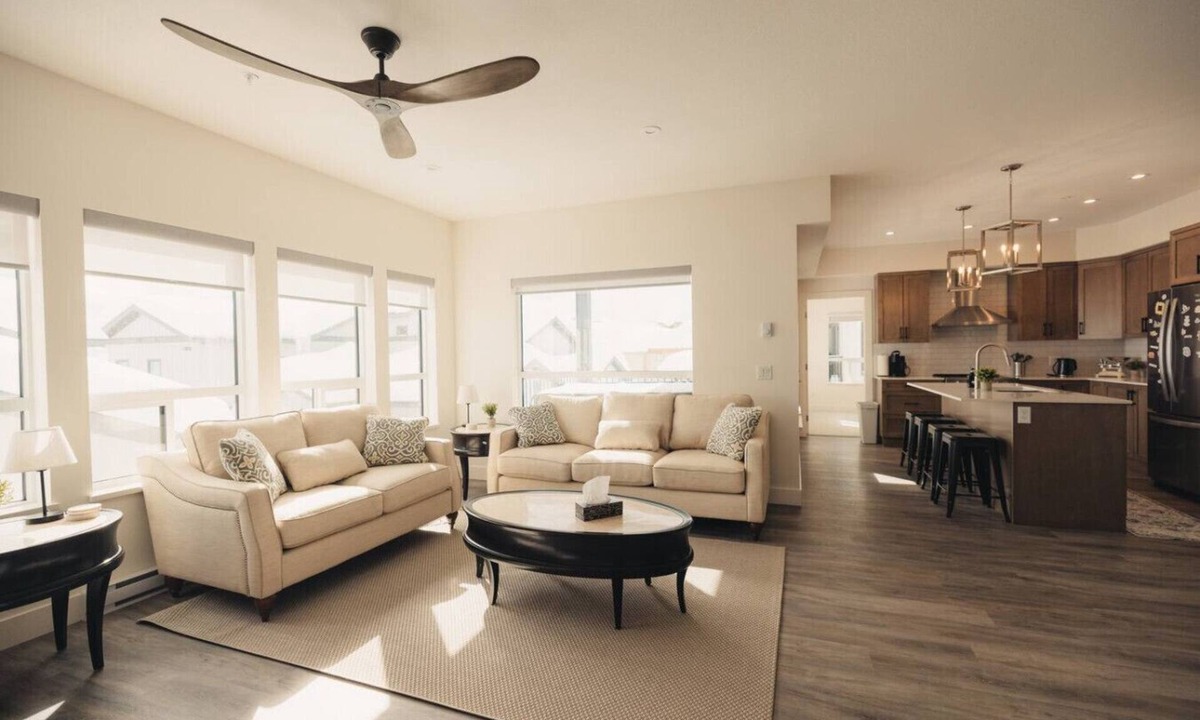 Big White Ski Resort Condo | Brand New Ski in/out + Hot Tub!.