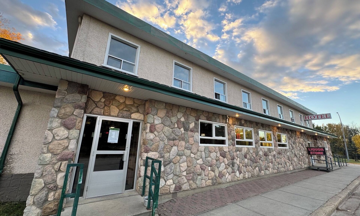 Breton Hotel | Breton Hotel