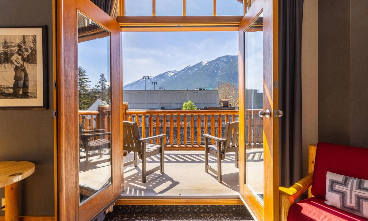 Banff Hotel | Brewster Mountain Lodge