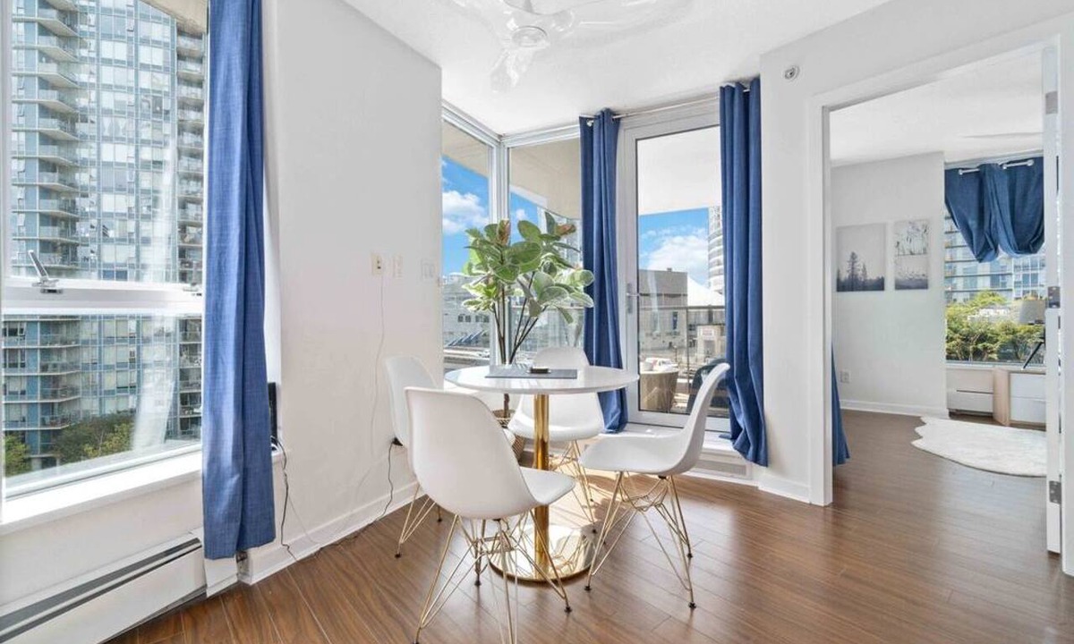 Crosstown Apartment | Bright 2BD Condo, Rogers Arena