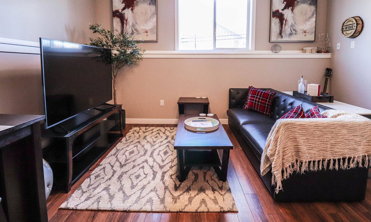 Grande Prairie House | Bright and open-concept parkside suite by the airport