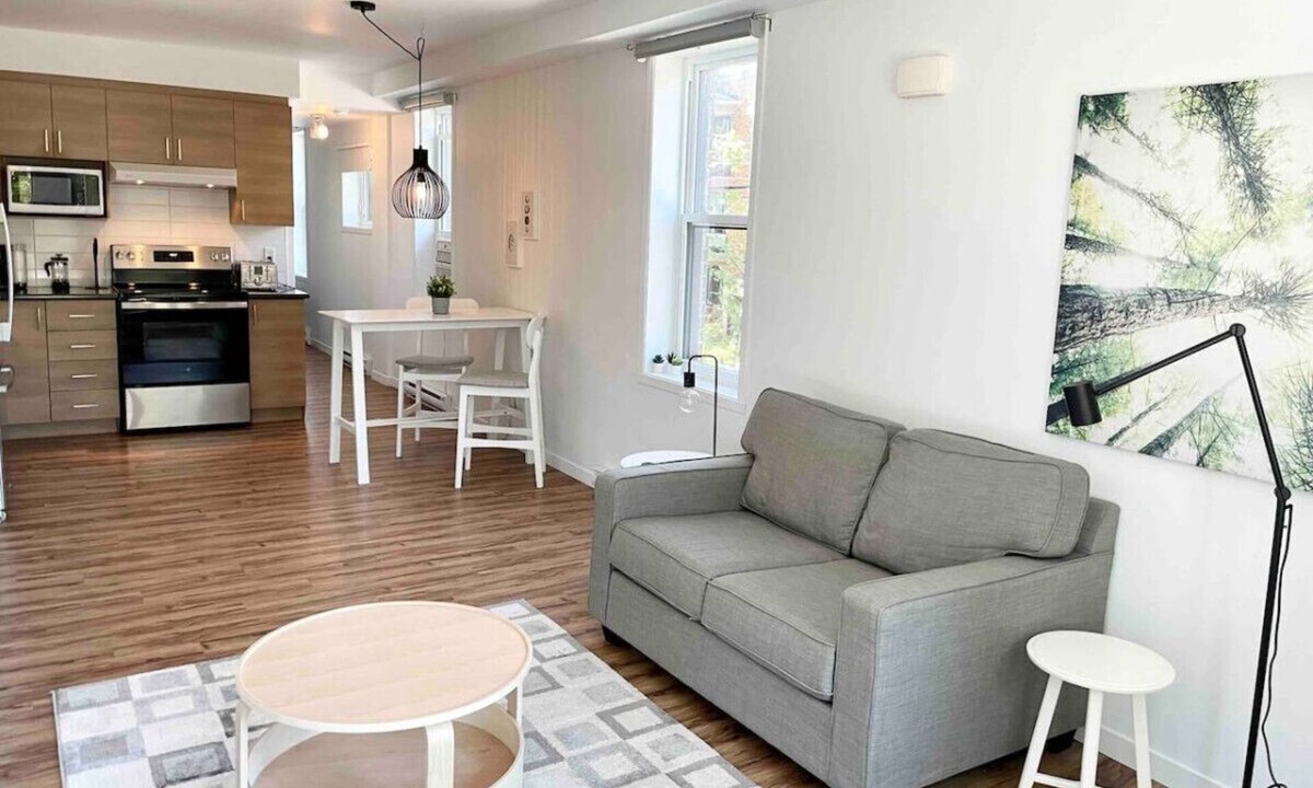 Vieux-Limoilou Apartment | Bright apartment in Old Limoilou.
