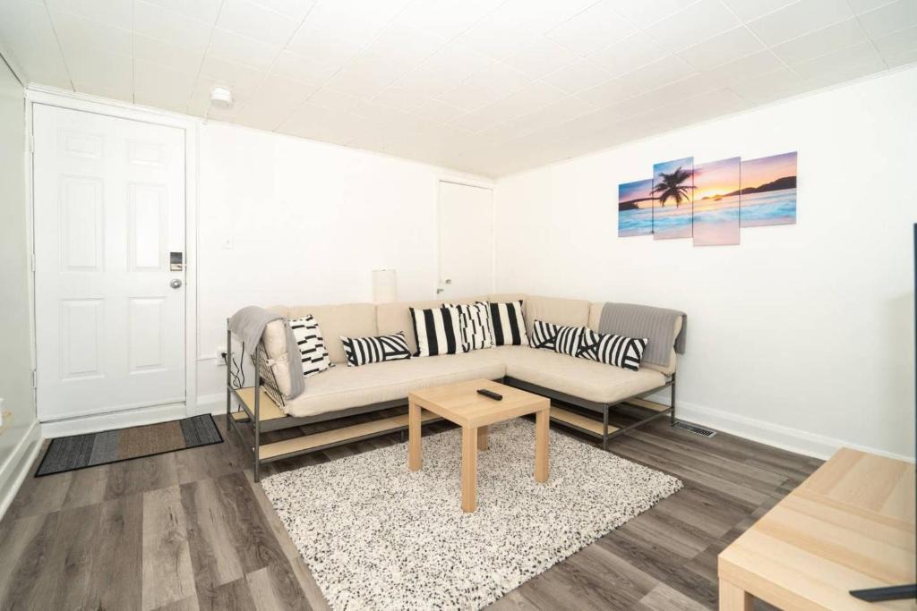 The Beaches Apartment | Bright Apartment in The Beaches
