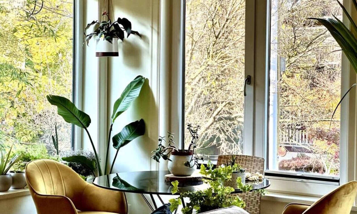 Grandview-Woodland Condo | Bright Light in the City, Steps from ‘The Drive’