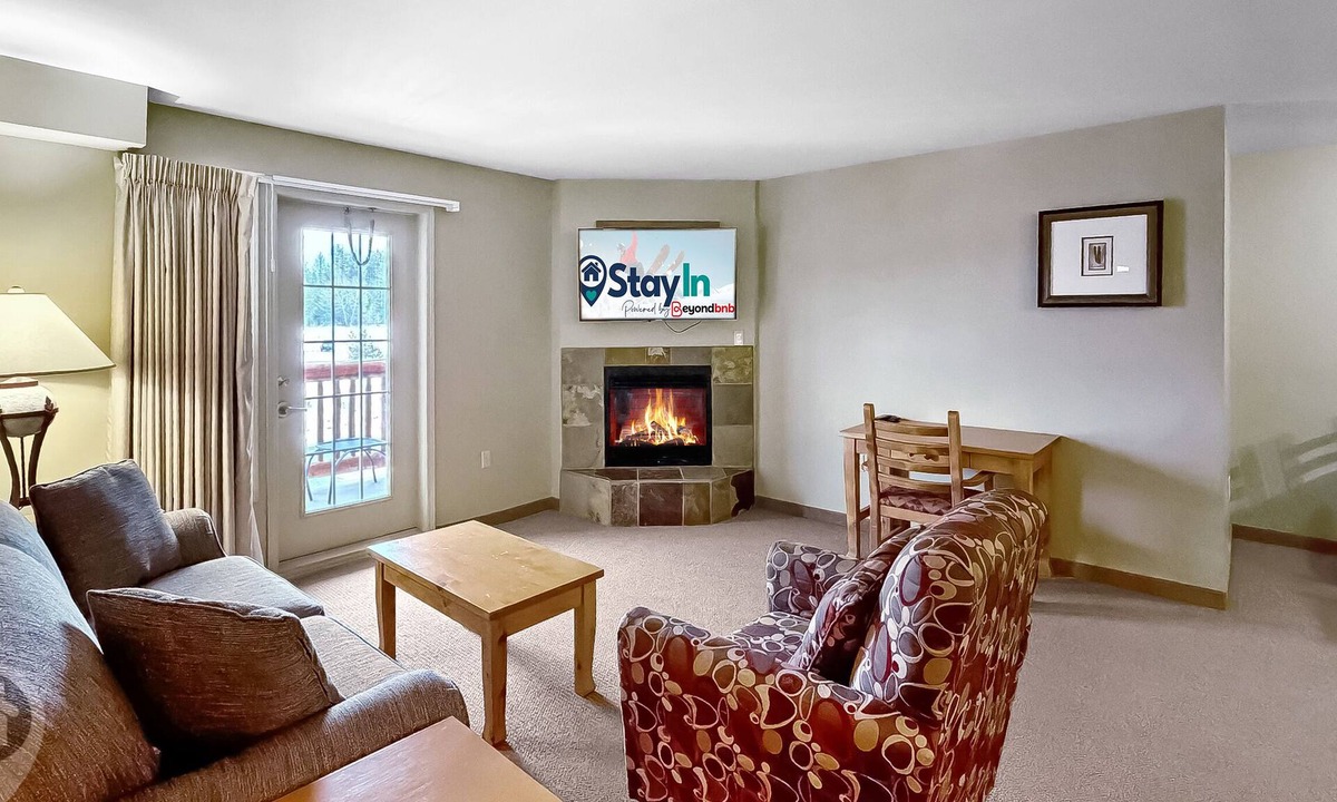 East Kootenay Apartment | Bright Ski-In/Ski-Out Polaris Lodge Condo