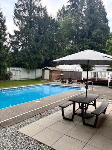 Langley House | Brookswood Oasis - Guest suite,1 bedroom,1 den & 1 full bathroom