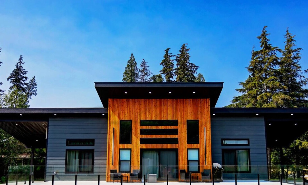 Kitimat House | Bumbleberry 3 Bedroom Guest Home New Executive home in the heart of Kitimat BC