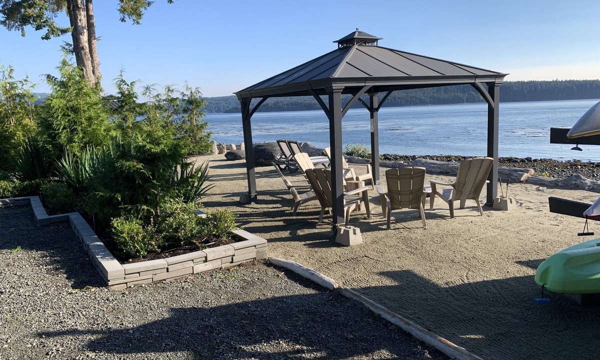 Campbell River House | Business # 896433802 Oceanfront, Secluded, Sandy Beach, Private Hot Tub
