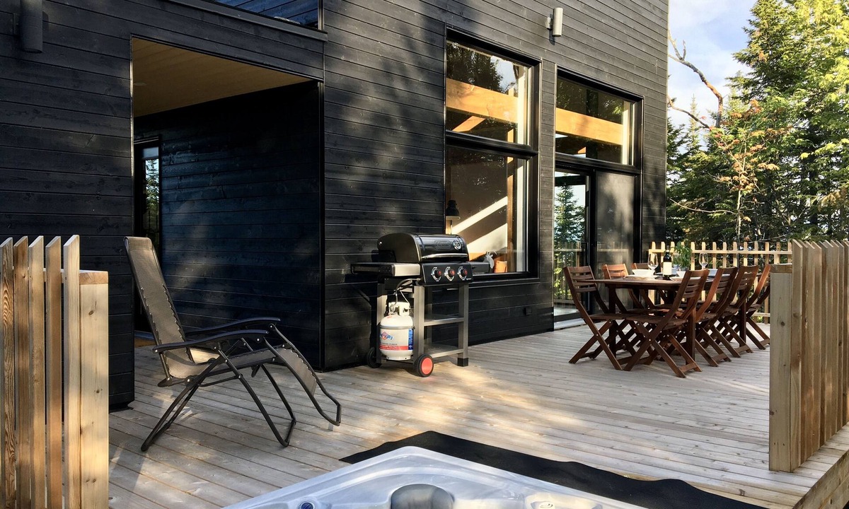 Petite-Riviere-Saint-Francois Villa | Chalet Valhalla - views, hot tub and coziness - less than 15km from Le Massif