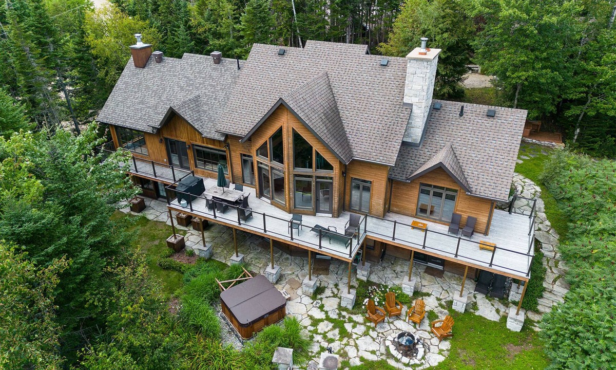 Petite-Riviere-Saint-Francois Ski Chalet | Perfect balance between modern and rustic