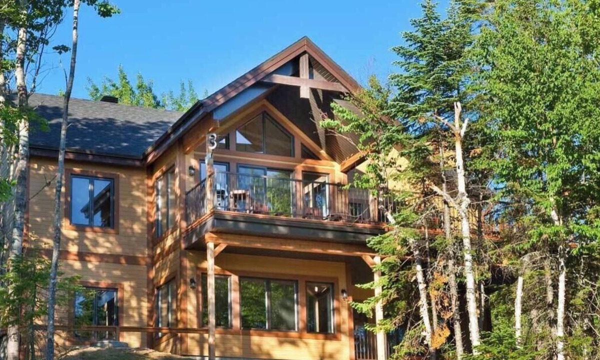 Petite-Riviere-Saint-Francois Ski Chalet | A nice cottage for winter and summer time