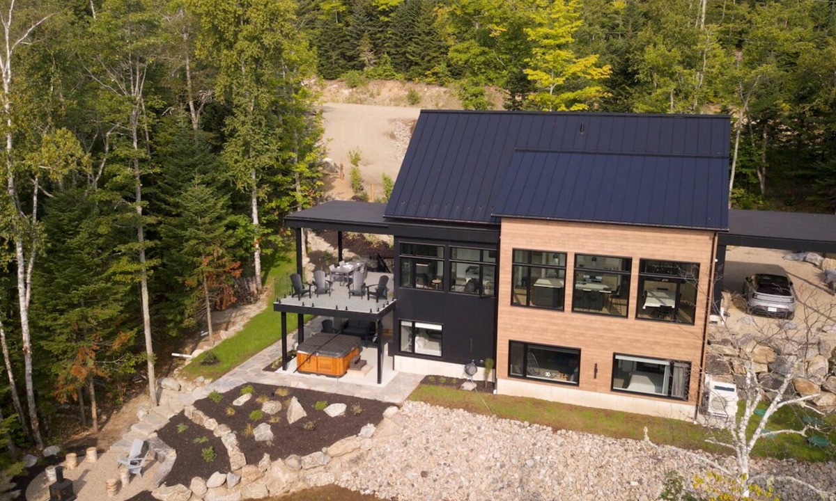 Petite-Riviere-Saint-Francois Villa | NEW CHALET! Fill up with energy and natural light