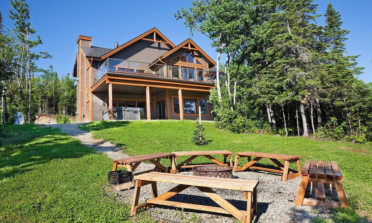 Petite-Riviere-Saint-Francois Ski Chalet | A nice cottage for winter and summer time