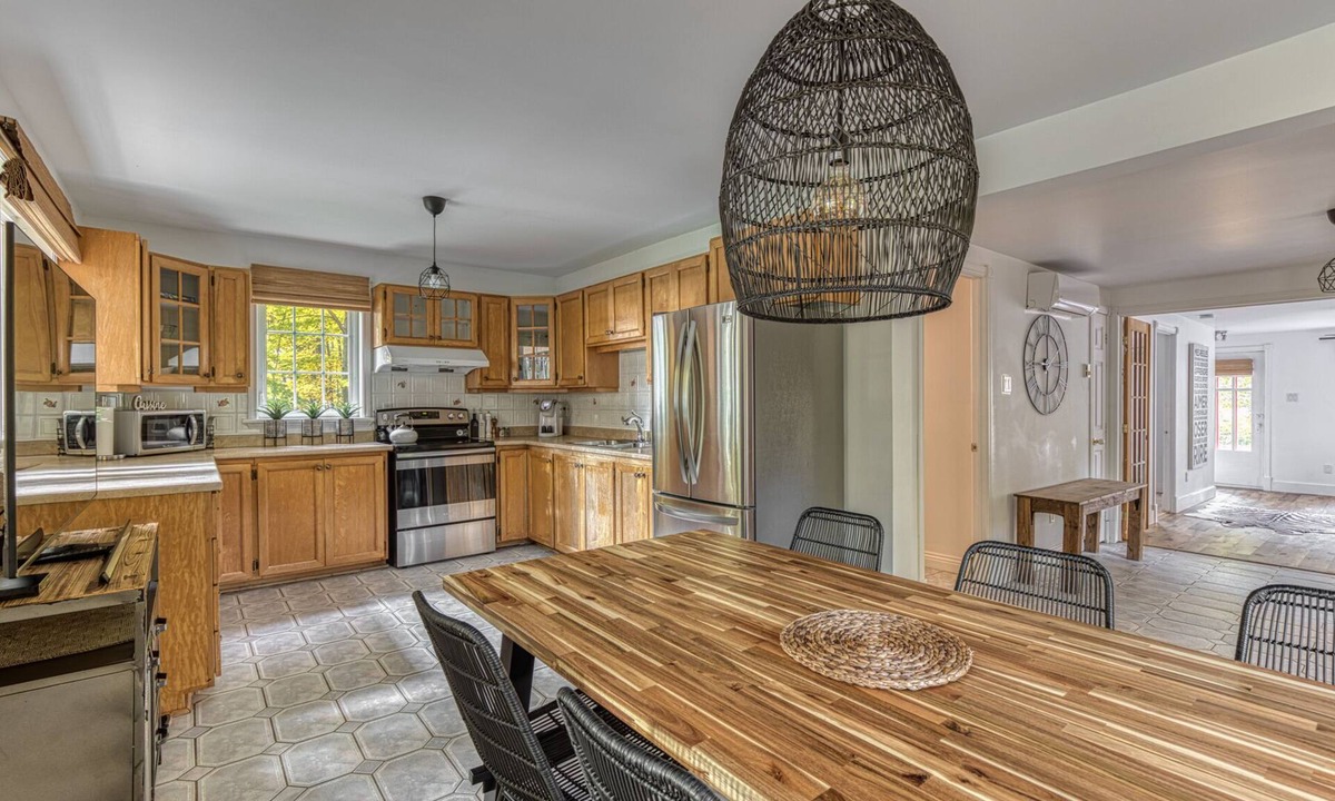 L'Ile-d'Orleans Regional County Municipality House | Waterfront cottage with beach just steps from Quebec City!