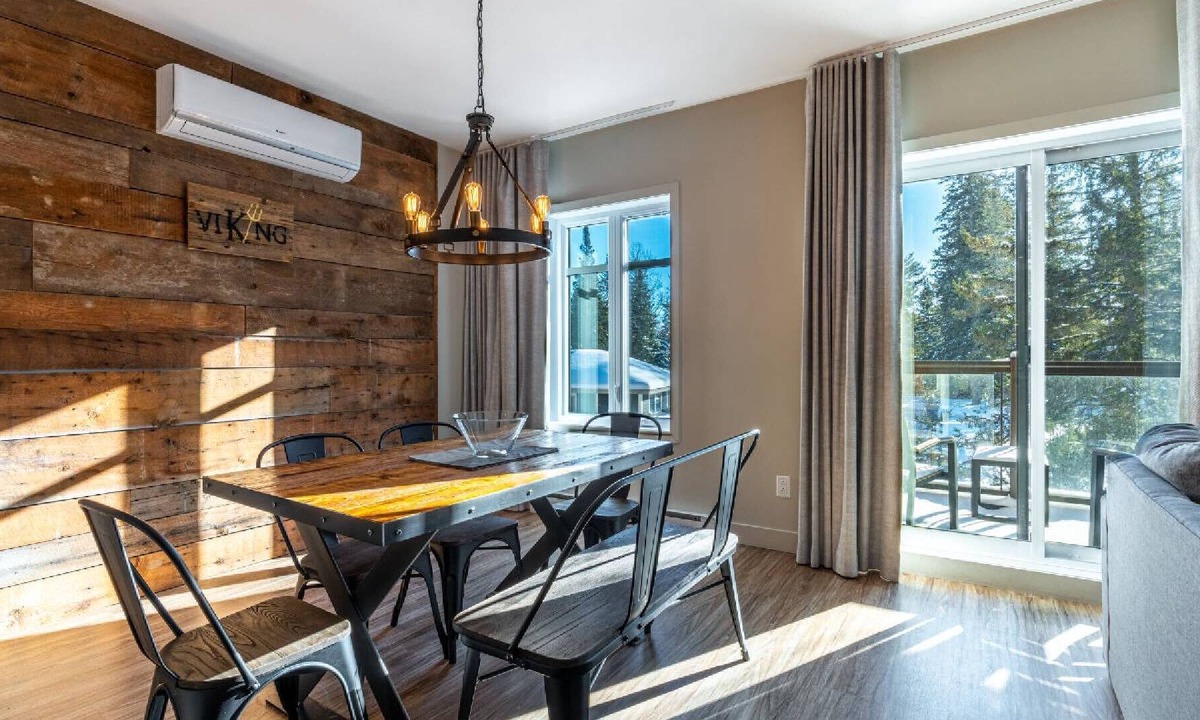 Sainte-Marguerite-du-Lac-Masson Apartment | The Viking Resort & Marina is a resort located in the Laurentians region.