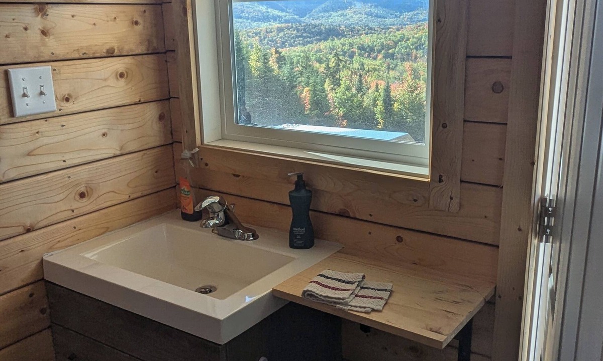 Stoney Creek Cabin | Cabin in THE WOODS.Enjoy peace and tranquility.