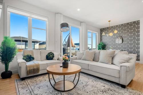 Southwest Calgary House | Calgary Gem and Stylish Home with Patio and AC