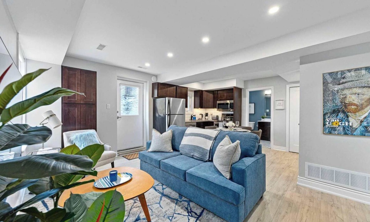 Bracondale Hill House | Casa Hotel: Stylish Modern Family Suite w Patio