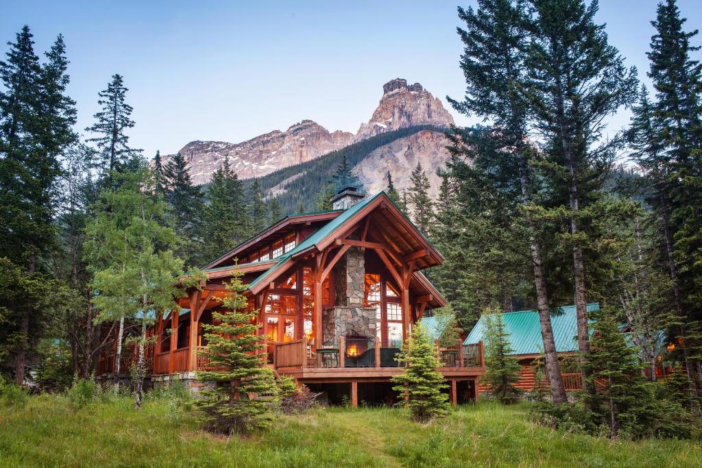 Field Cabin | Cathedral Mountain Lodge