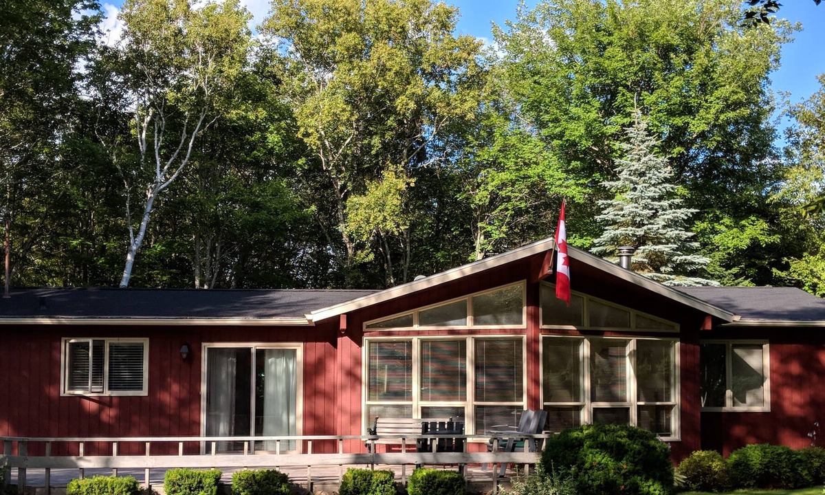 Bayview Cottage | Cedar home in Seawood Estates, Cavendish Resort Area