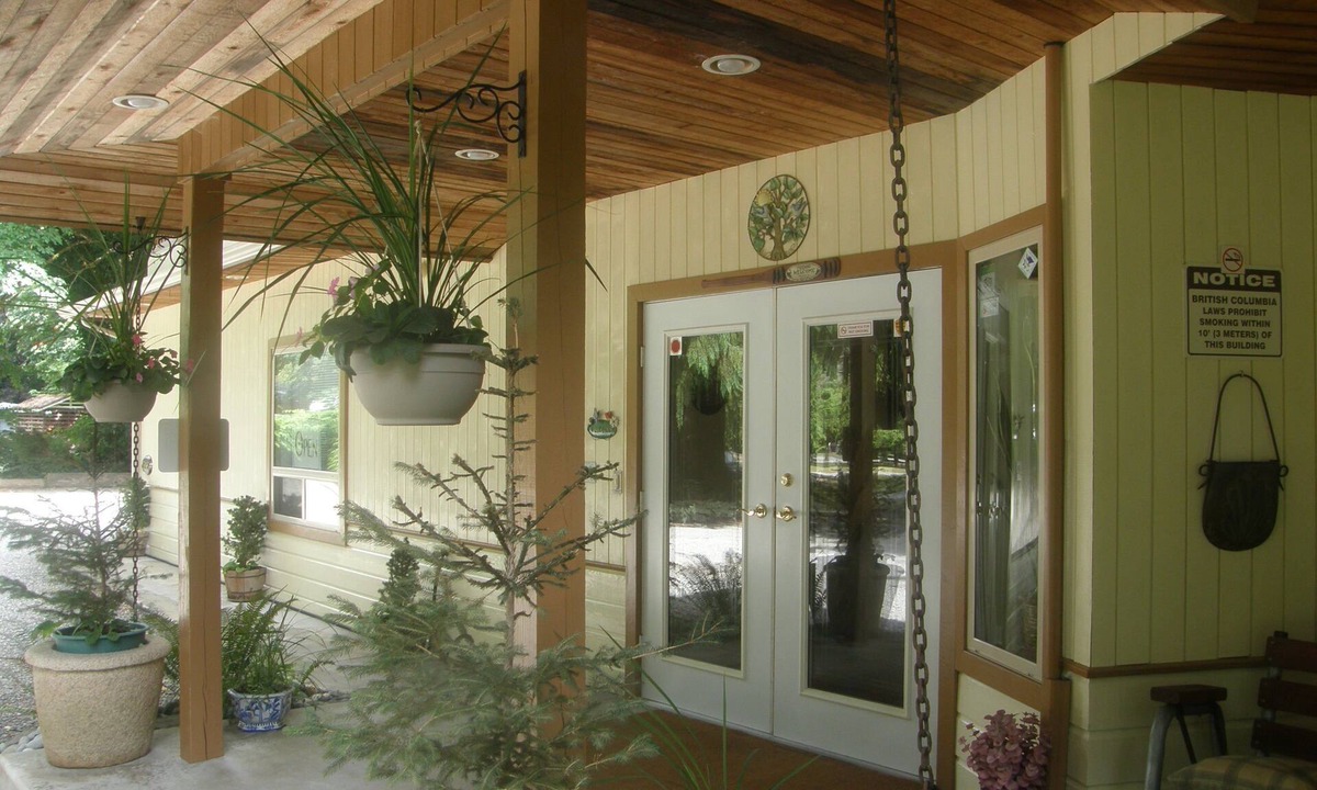 Port Alberni Bed & Breakfast | Cedar Wood Lodge B&B