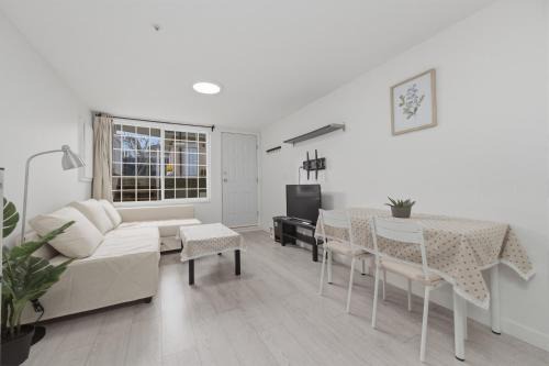 Killarney House | Central Van 1bedroom Suite
