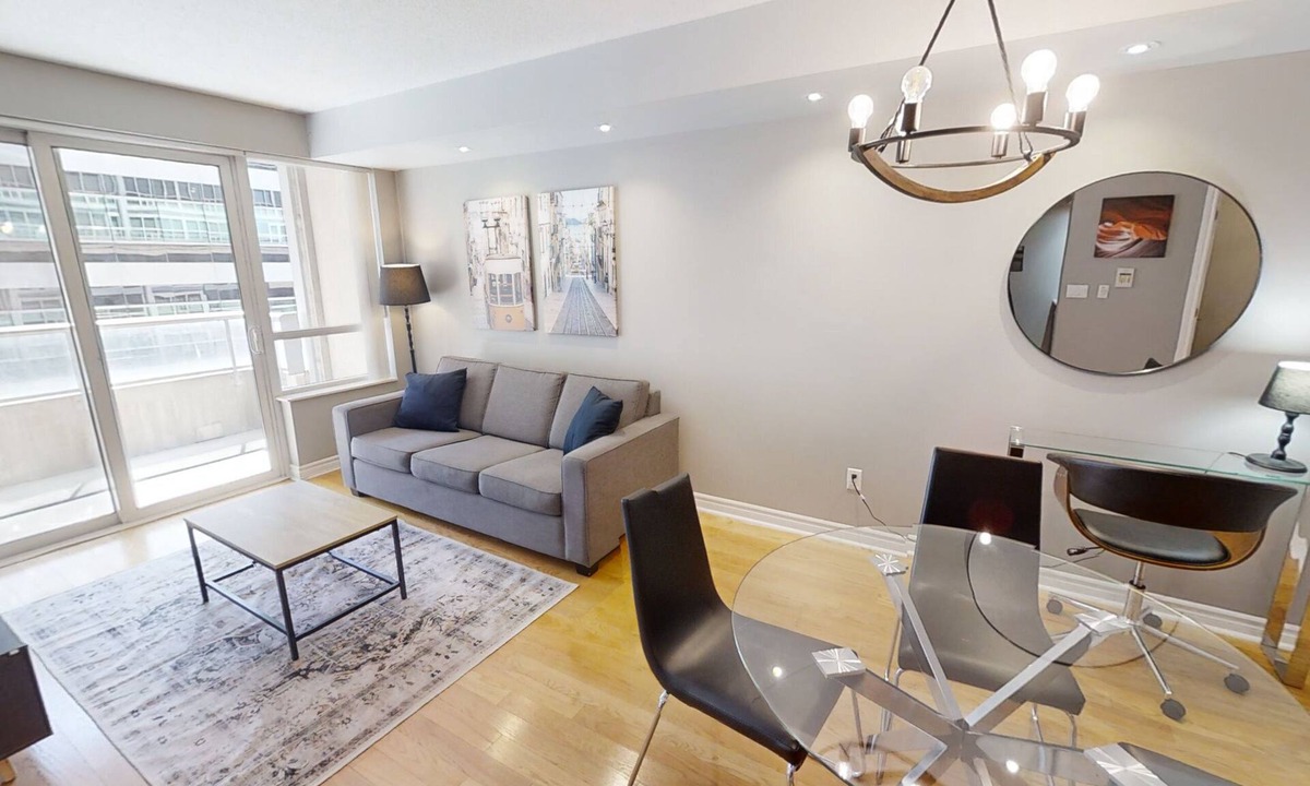 Toronto Entertainment District Apartment | Centrally Located 1+1BR Condo in DT Toronto