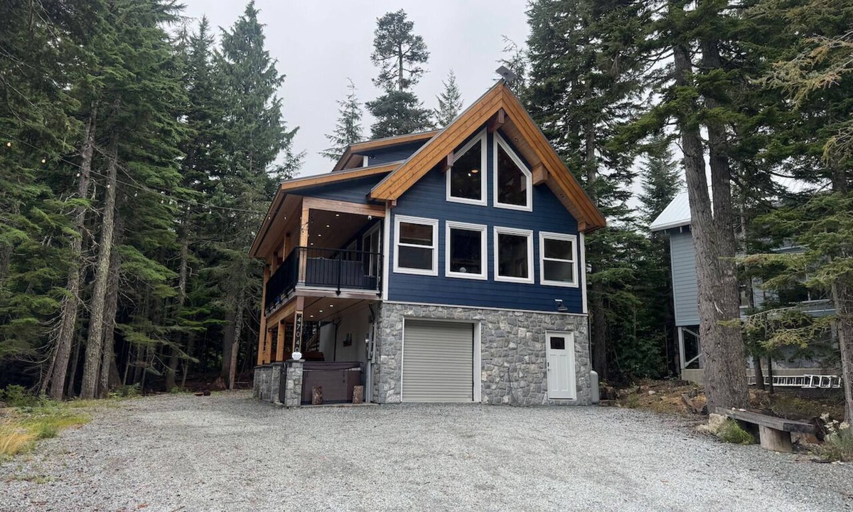 Hemlock Valley Ski Chalet | Chalet, 3 bedrooms, hottub