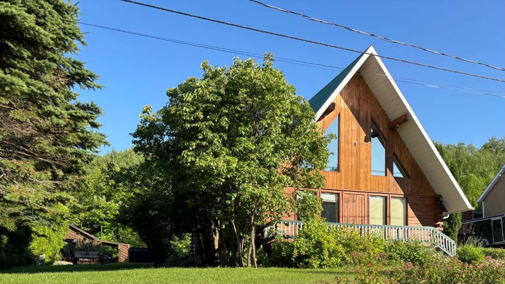 Hebertville Ski Chalet | Chalet au pignon vert ski spa