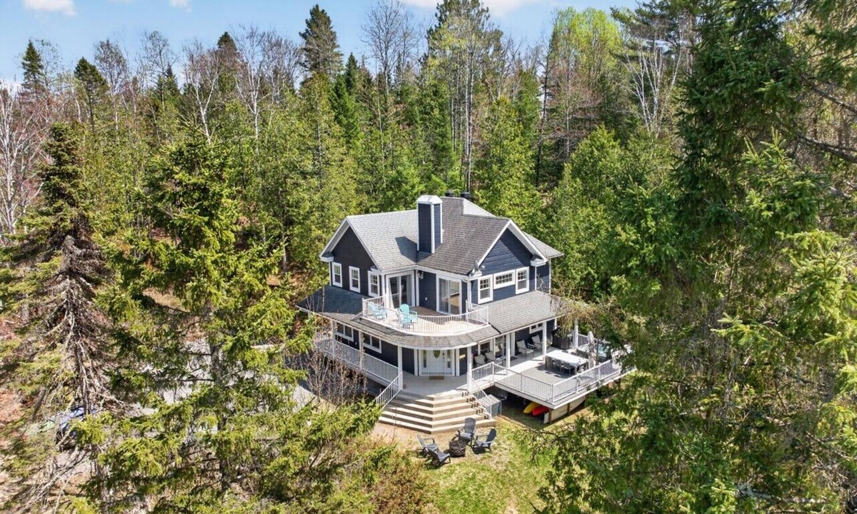 Saint Come House | Chalet Bleu | Hot Tub | Beach Access| Pool Table