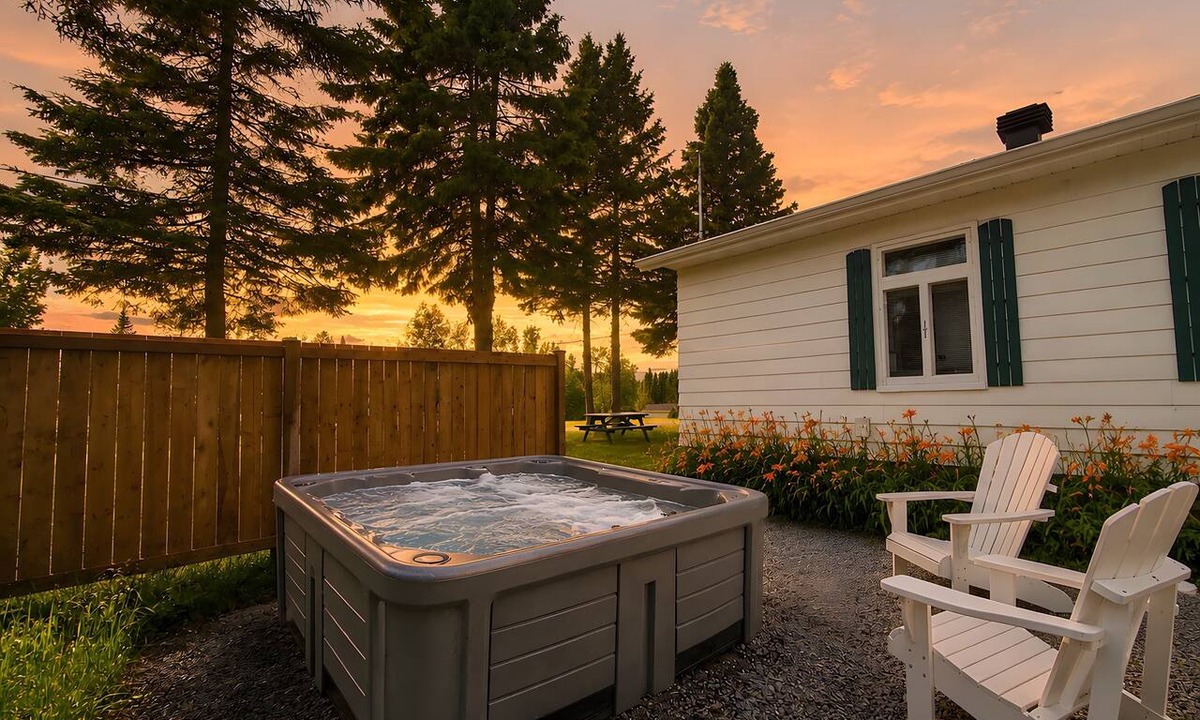Saint-Tite-des-Caps Ski Chalet | Chalet Boho - Charlevoix, Spa, Firepit and BBQ