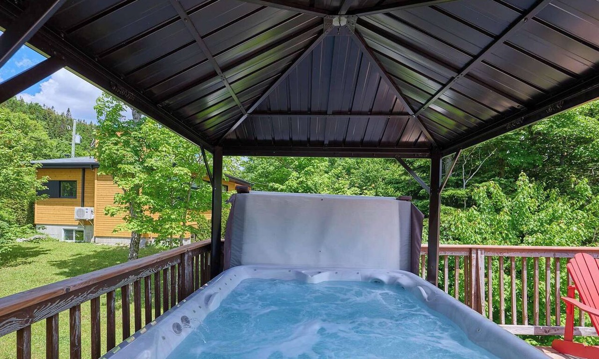 Saint-Philemon Ski Chalet | Chalet La Porte des Étoiles | Spa, Pet Friendly