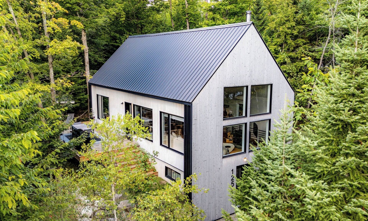 Chertsey Ski Chalet | Chalet La Trepa | Ski, Spa, Sun Deck, Fire pit