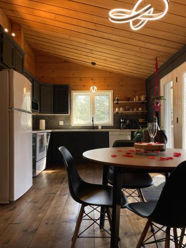 Notre-Dame-de-la-Merci Ski Chalet | Chalet NOX - Spa & Sauna - Romantic Getaway