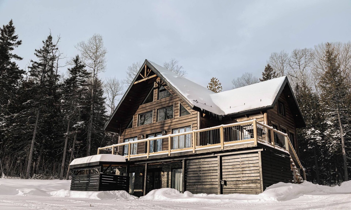 Pointe-au-Pic Ski Chalet | Chalet Peah - Log Cabin in the Heart of Charlevoix