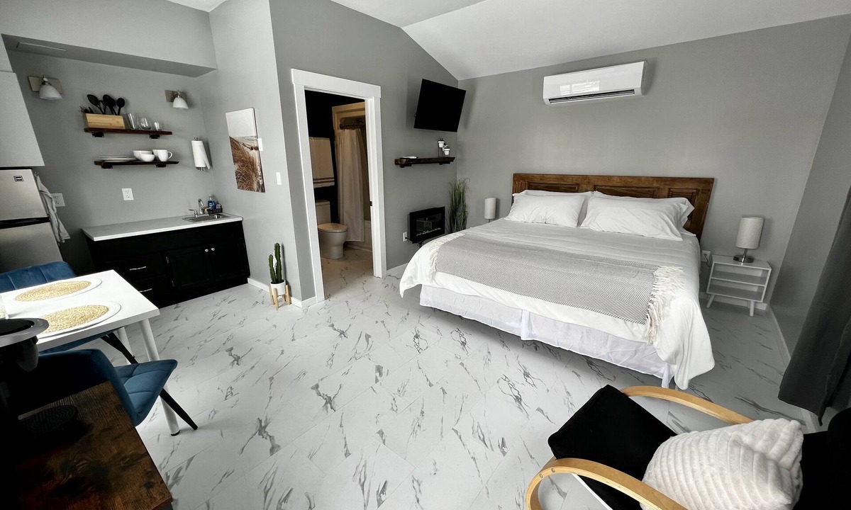 Souris Apartment | Chapel Suites - King Suite