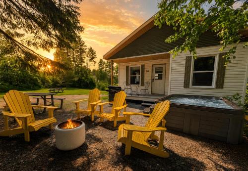 Saint-Tite-des-Caps Ski Chalet | Charlevoix spa bbq fire & nature