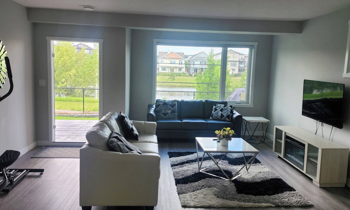 Beaumont House | Charming 1-bedroom walkout pond backing suite with fitness machine, AC and bbq