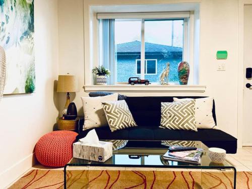 Renfrew-Collingwood House | Charming 1BR near Metrotown DT Burnaby/Vancouver