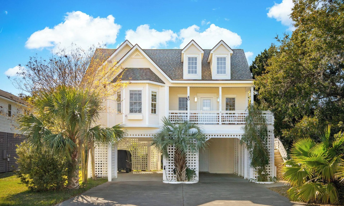 Ocean Ridge House | Charming 3 Bedroom 3.5 bath home in Ocean Ridge. Pool, Beach Cabanas, Golf