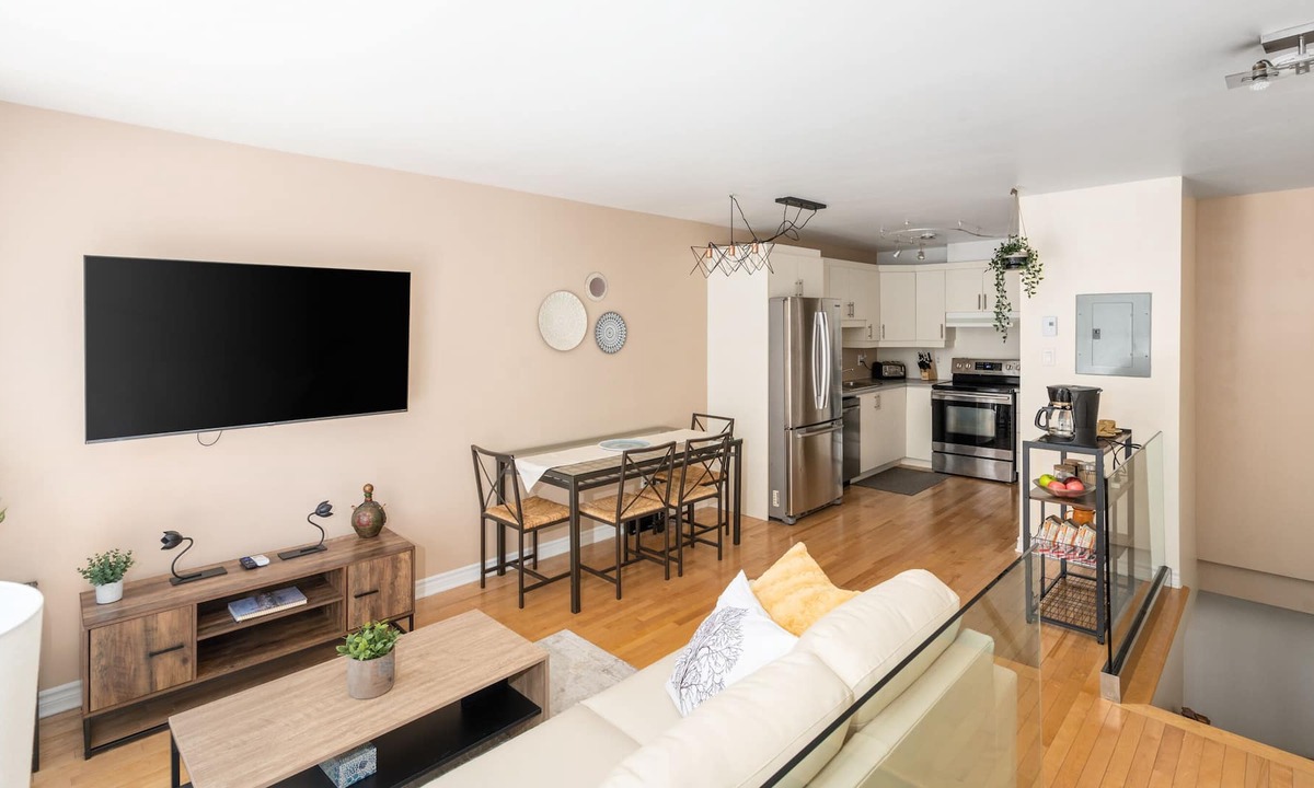 Pointe-Saint-Charles Condo | Charming condo on 2 levels, steps from the Canal, Griffintown and Atwater Market