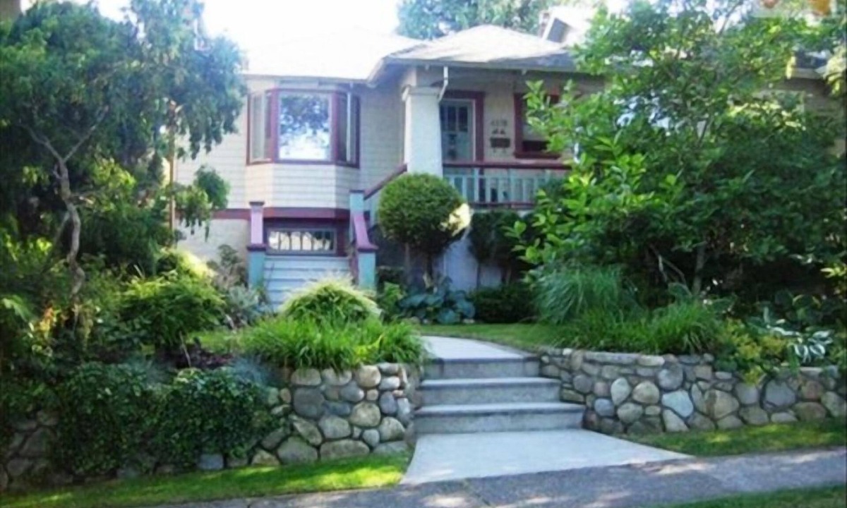 West Point Grey House | Charming & Cozy Character Home in Lovely Point Grey