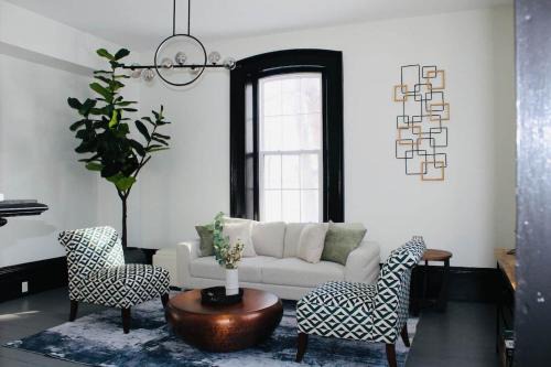 Township of East Zorra-Tavistock House | Charming Farmhouse Meets Modern Living