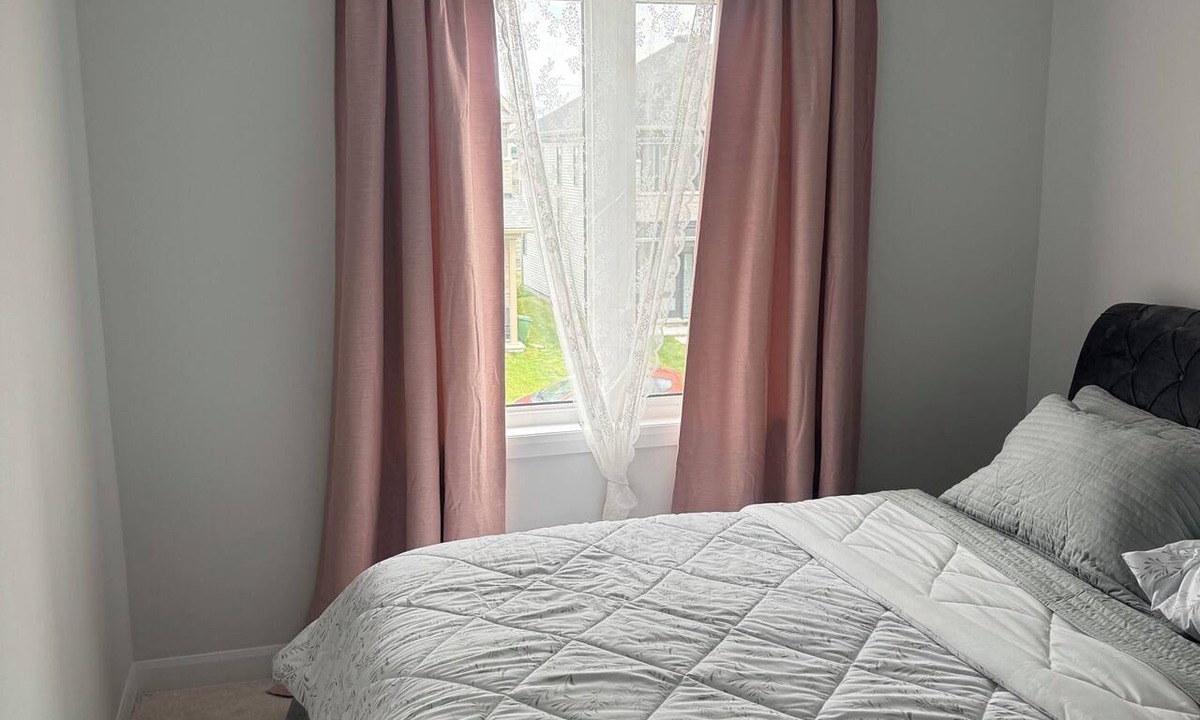 Ottawa Division House | Charming One‑Bedroom Getaway in a Peaceful Townhome Setting