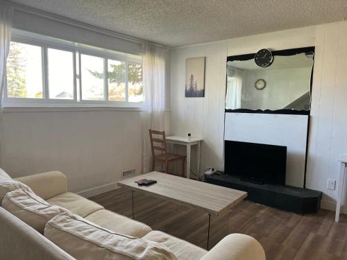 Northwest Calgary House | Charming Single House Lower Level